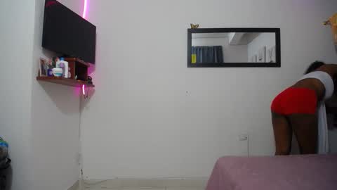 Snapshot of aynaraross1 chatting on February 3, 4:57 am aynaraross1 online show from February 3, 4:57 am