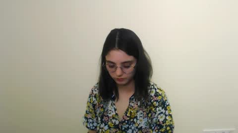 azumi_chan_ online show from April 7, 10:01 pm