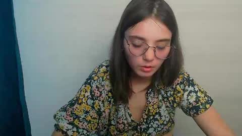 azumi_chan_ online show from April 9, 2:55 pm