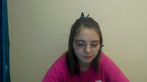 azumi_chan_ online show from April 4, 9:35 pm