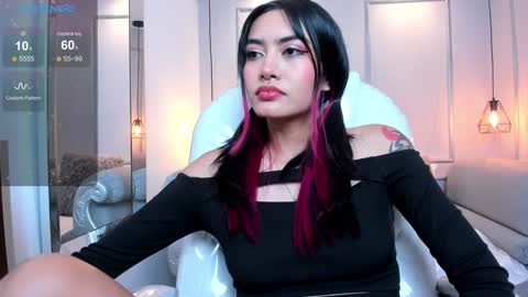 Azura online show from February 6, 9:17 pm