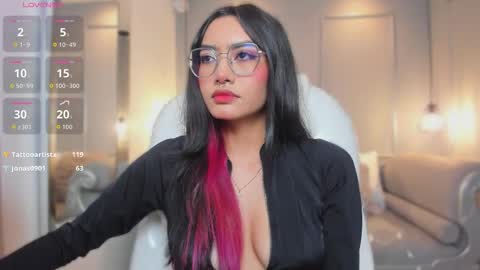 Azura online show from February 6, 8:45 pm