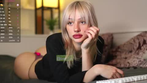 Snapshot of babeholly chatting on March 11, 5:57 pm Hey  Im your angel Holly online show from March 11, 5:57 pm