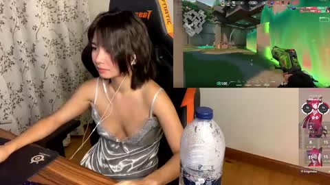 Snapshot of babiej_ chatting on February 27, 5:26 pm Jialyn online show from February 27, 5:26 pm