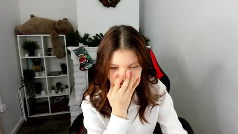 Snapshot of baby_evalena chatting on December 20, 4:42 am Evalena maybe just Eva online show from December 20, 4:42 am