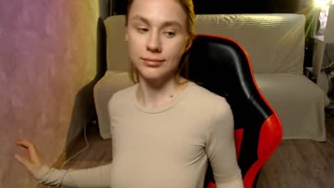 baby_kitte online show from April 9, 6:19 am