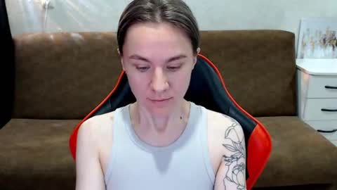 baby_kitte online show from November 18, 4:13 am