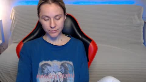 baby_kitte online show from May 14, 4:18 am