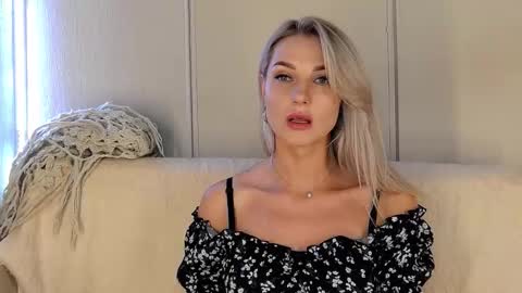 Snapshot of babydollysx chatting on September 10, 3:12 pm Kate online show from September 10, 3:12 pm