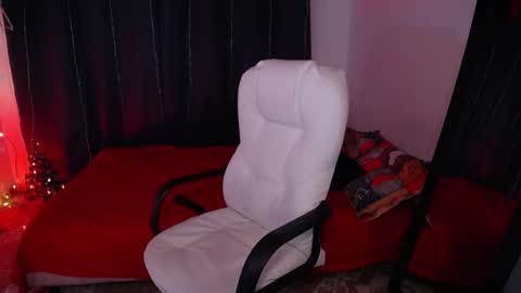 Snapshot of bad_scarlett1 chatting on December 29, 12:30 am Scarlett online show from December 29, 12:30 am