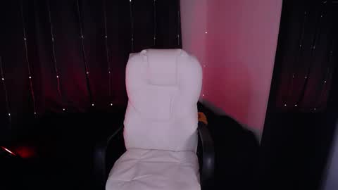 Snapshot of bad_scarlett1 chatting on December 5, 10:12 pm Scarlett online show from December 5, 10:12 pm