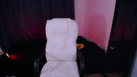 Snapshot of bad_scarlett1 chatting on December 4, 6:39 pm Scarlett online show from December 4, 6:39 pm