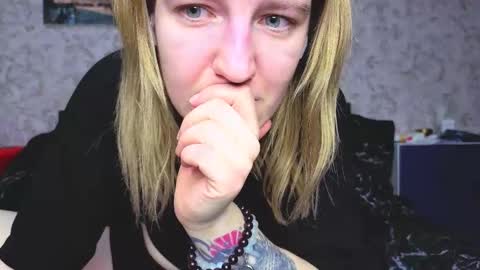 holly online show from November 25, 3:36 pm