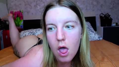holly online show from May 6, 3:38 pm