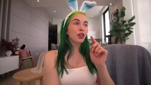 Bailey online show from April 5, 5:12 pm