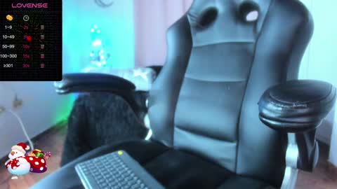 IM BAILEY online show from December 19, 3:40 am