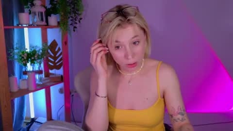 Elly online show from May 10, 3:25 pm