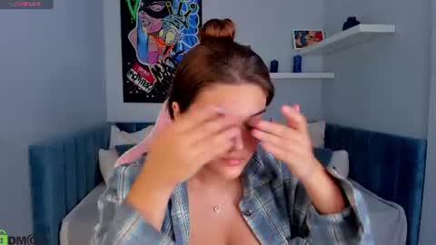 Aisha online show from July 18, 9:45 am