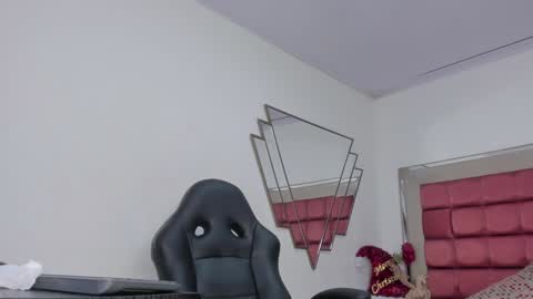 Snapshot of barbaraknox_ chatting on December 11, 12:02 pm Barbara online show from December 11, 12:02 pm