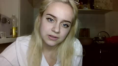 barbie___girl online show from March 19, 6:56 pm