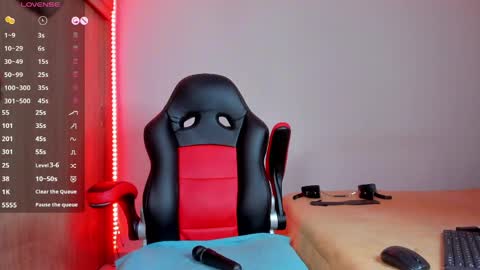 Nicolle  online show from March 27, 5:13 pm