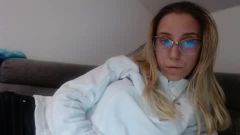 Lena online show from May 5, 6:44 pm
