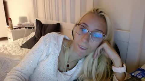 Lena online show from September 25, 6:17 pm