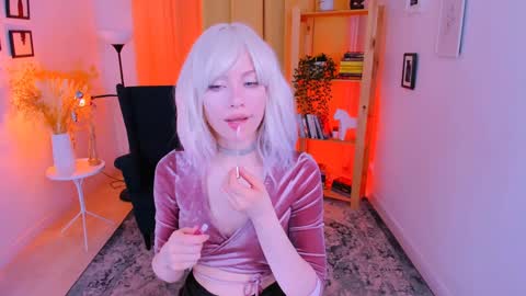 Snapshot of bat_laughing_bat chatting on December 20, 9:39 pm Ask me online show from December 20, 9:39 pm