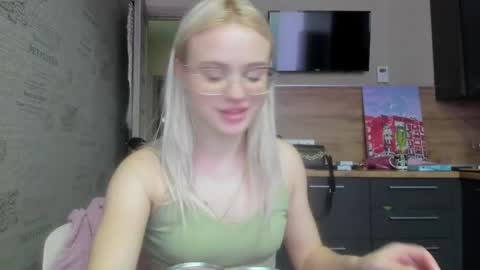 Snapshot of be_daddy chatting on March 5, 12:00 pm Summer BABY online show from March 5, 12:00 pm