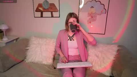 Mia online show from January 12, 10:20 am