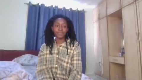 Snapshot of bea_black chatting on December 11, 7:20 am bea online show from December 11, 7:20 am