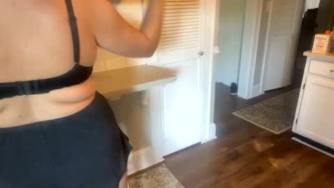 BeachyMILF online show from October 21, 2:32 pm