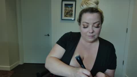 Snapshot of beauty4agent chatting on October 5, 2:05 am beauty4agent online show from October 5, 2:05 am
