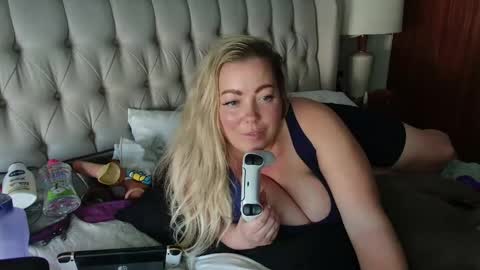 Snapshot of beauty4agent chatting on March 6, 11:31 pm beauty4agent online show from March 6, 11:31 pm
