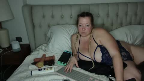 Snapshot of beauty4agent chatting on December 6, 8:48 am beauty4agent online show from December 6, 8:48 am