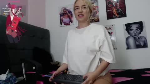 lana online show from May 22, 3:04 am