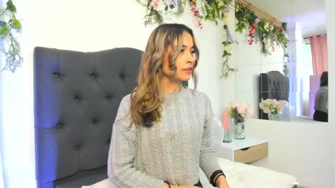 beccamilanni online show from December 3, 12:59 pm