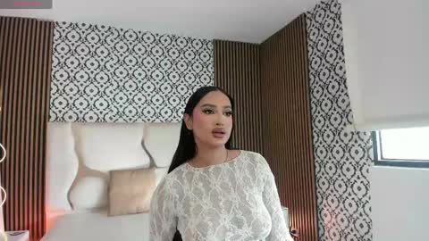 BELLA online show from May 20, 12:24 pm