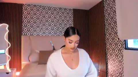 BELLA online show from May 11, 12:40 pm