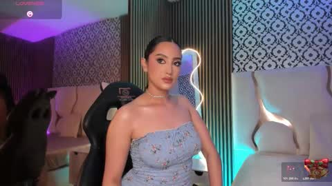 BELLA online show from December 19, 1:47 pm