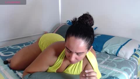 hadid online show from December 18, 2:55 pm