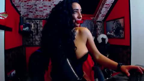 BelatrixDomme online show from November 15, 6:25 am