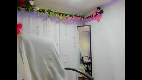 modelo independiente online show from March 17, 10:58 pm