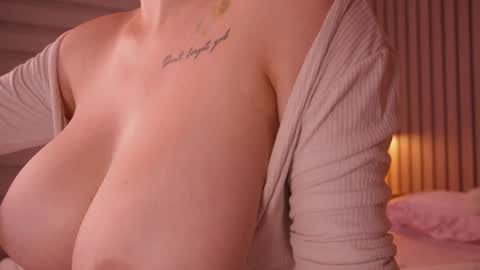 isabella online show from May 27, 1:57 am