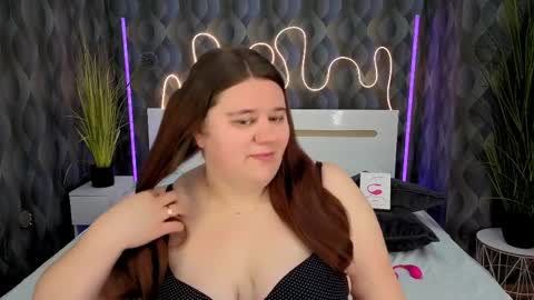 bella_blvack online show from April 12, 5:54 am