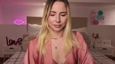 Bella online show from May 1, 9:07 pm