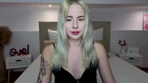 Bella online show from June 17, 9:27 pm