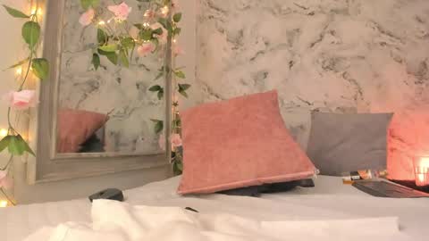 Dessi  online show from May 10, 3:36 pm