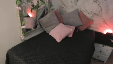 Dessi  online show from April 1, 2:36 pm