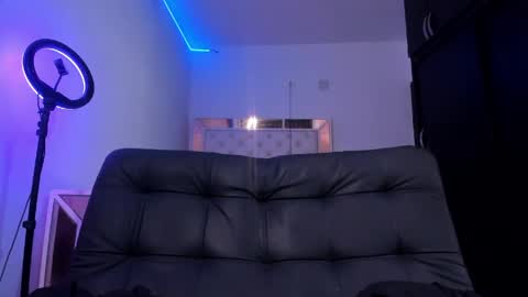 bella_hamilton online show from May 24, 1:37 am